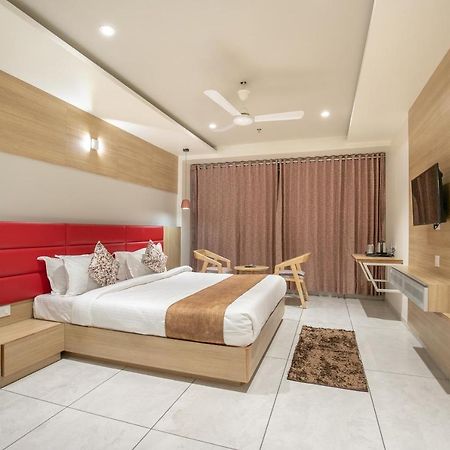 Hotel Silvera Grand Ahmadabad Zewnętrze zdjęcie