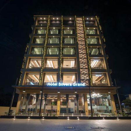 Hotel Silvera Grand Ahmadabad Zewnętrze zdjęcie