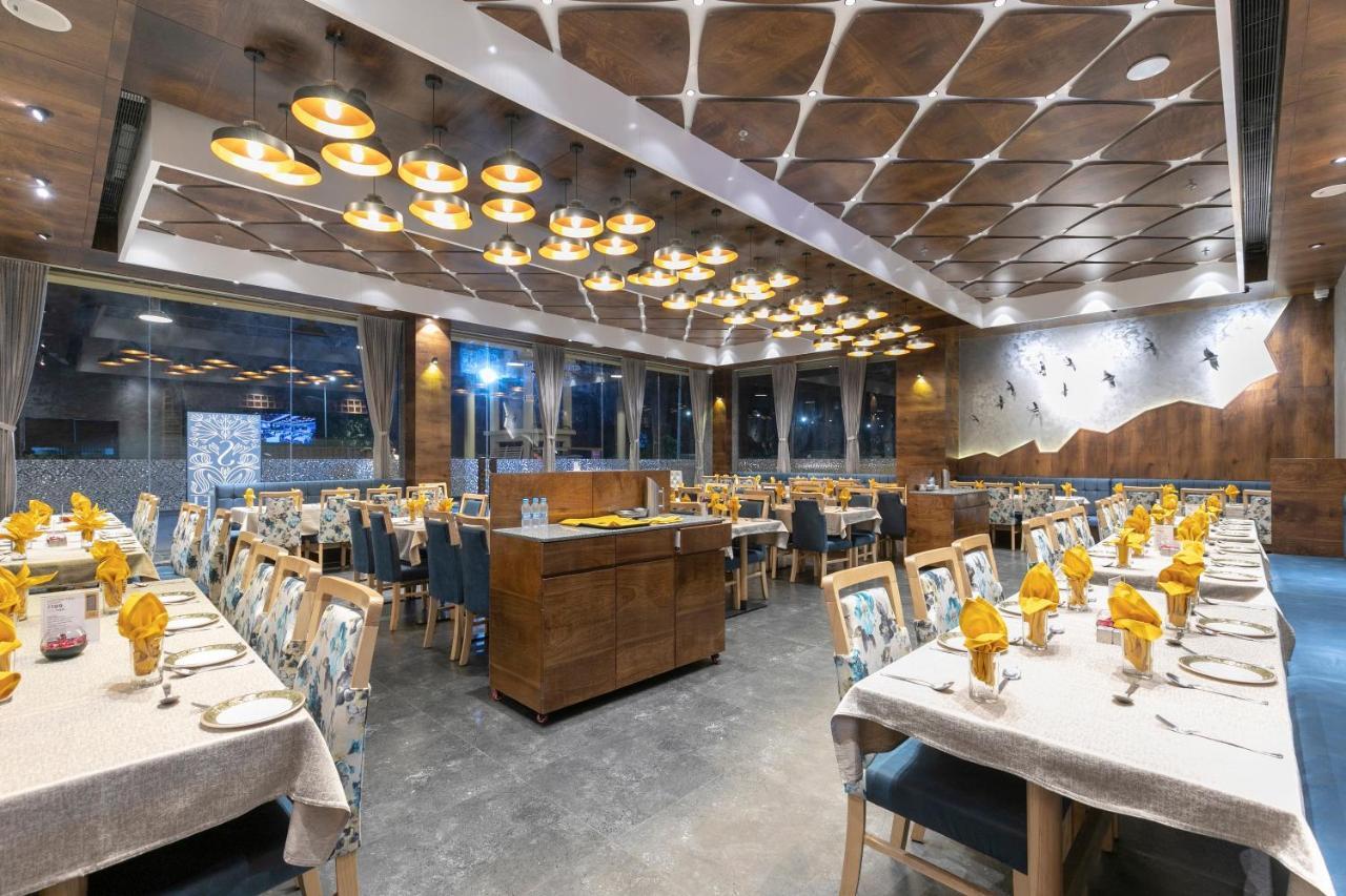 Hotel Silvera Grand Ahmadabad Zewnętrze zdjęcie