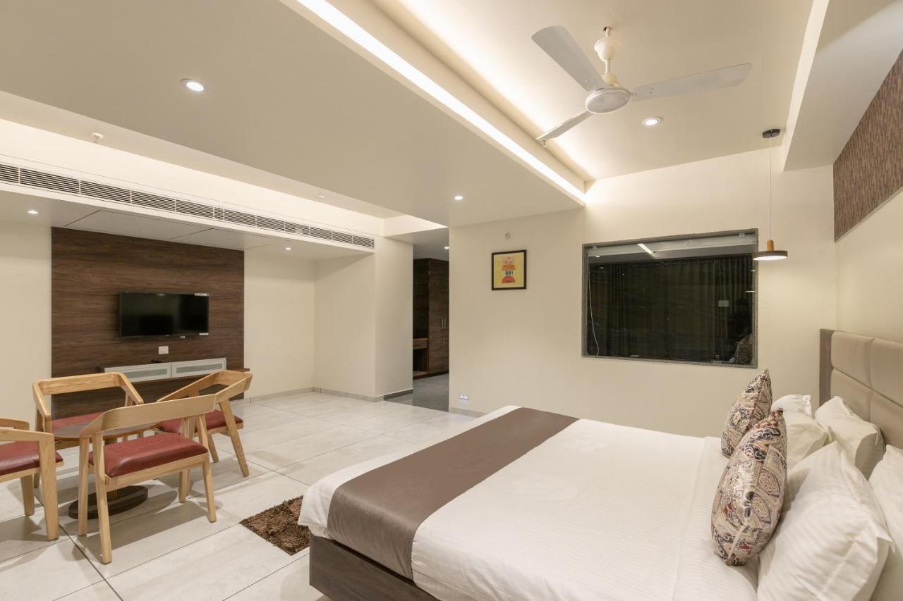 Hotel Silvera Grand Ahmadabad Zewnętrze zdjęcie