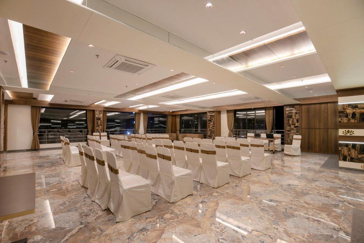 Hotel Silvera Grand Ahmadabad Zewnętrze zdjęcie