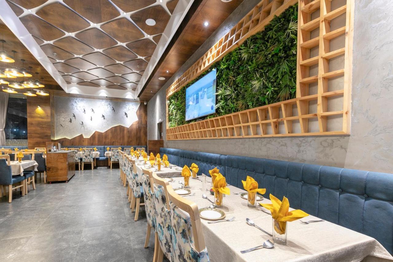 Hotel Silvera Grand Ahmadabad Zewnętrze zdjęcie