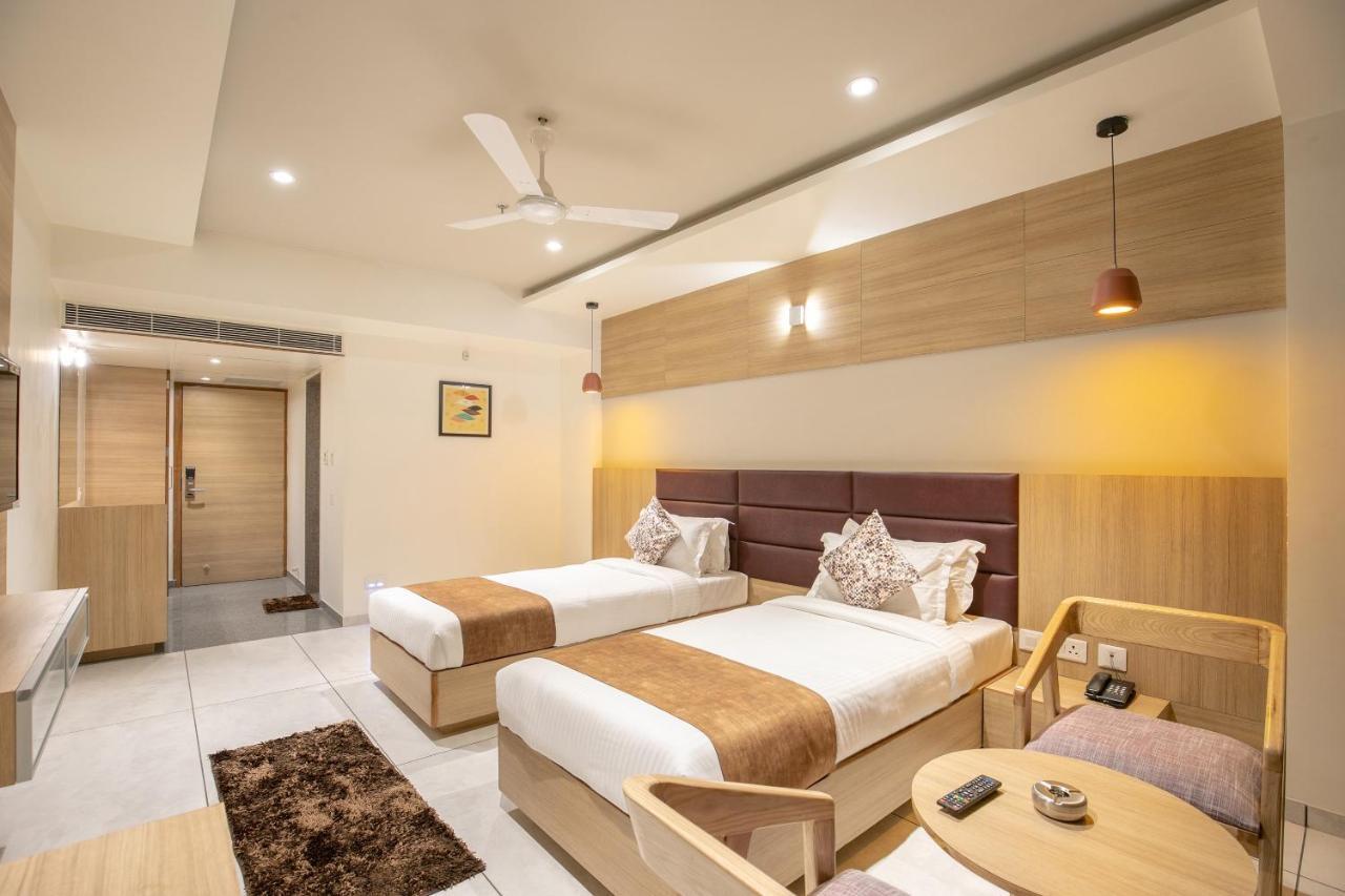Hotel Silvera Grand Ahmadabad Zewnętrze zdjęcie