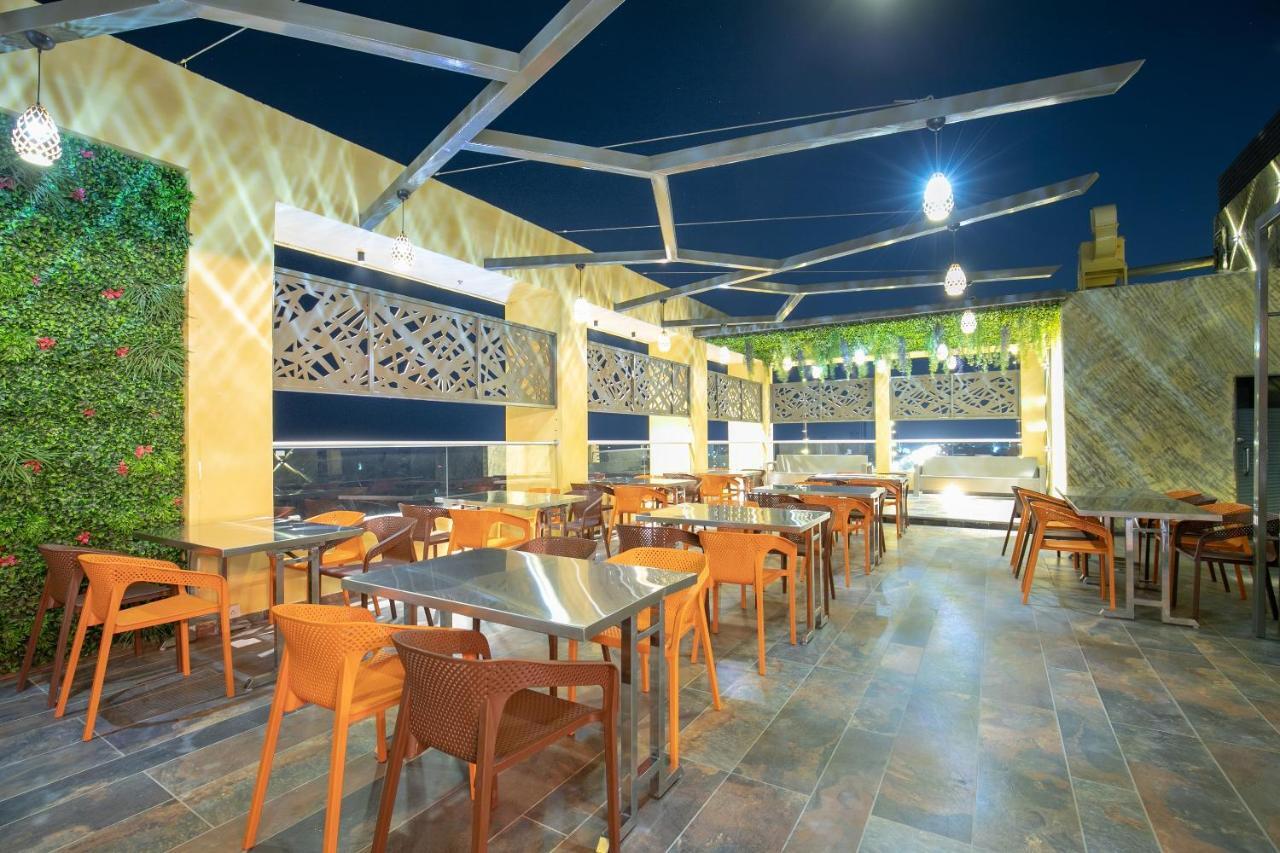 Hotel Silvera Grand Ahmadabad Zewnętrze zdjęcie