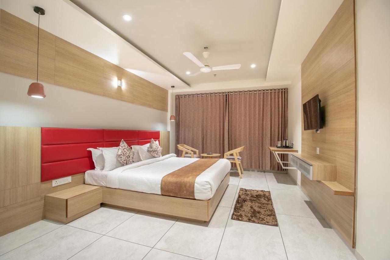Hotel Silvera Grand Ahmadabad Zewnętrze zdjęcie