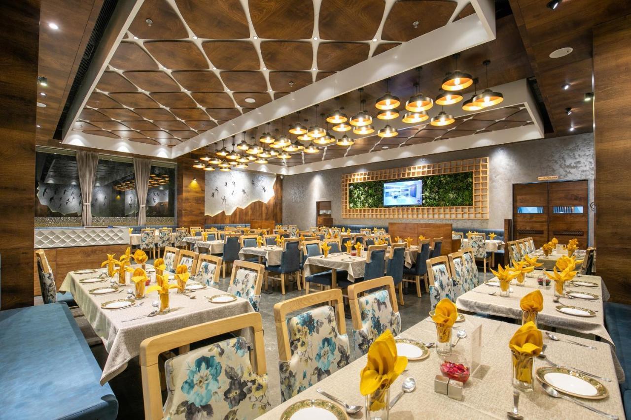 Hotel Silvera Grand Ahmadabad Zewnętrze zdjęcie