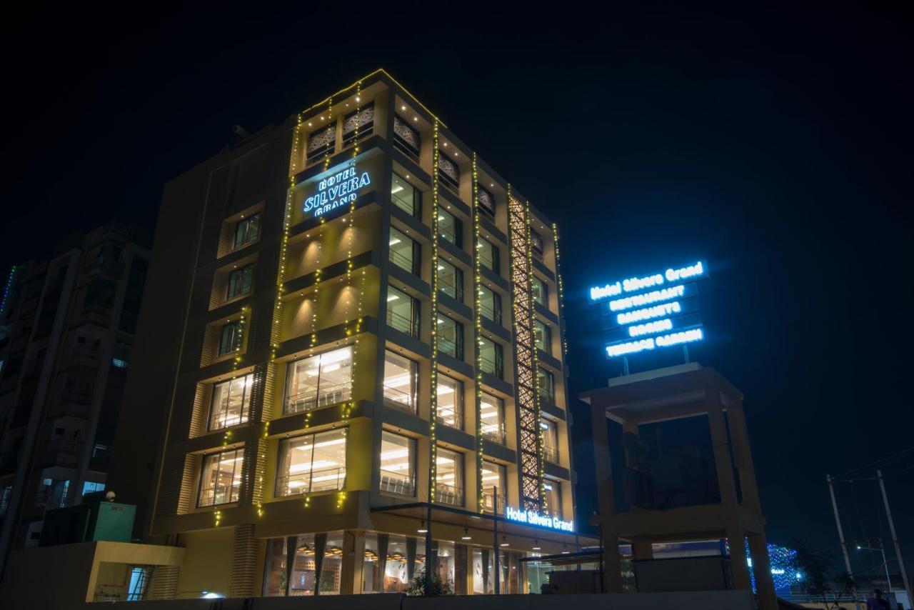 Hotel Silvera Grand Ahmadabad Zewnętrze zdjęcie