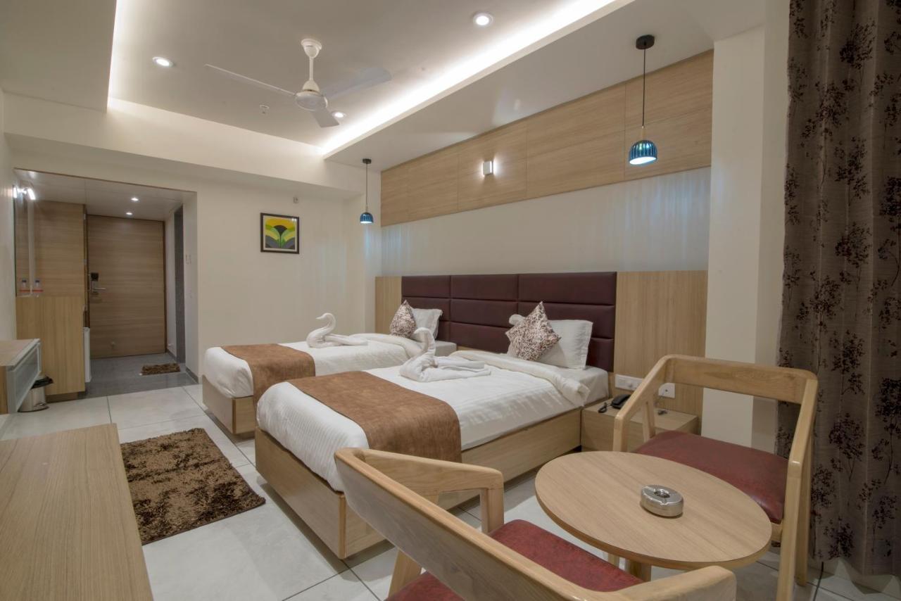 Hotel Silvera Grand Ahmadabad Zewnętrze zdjęcie