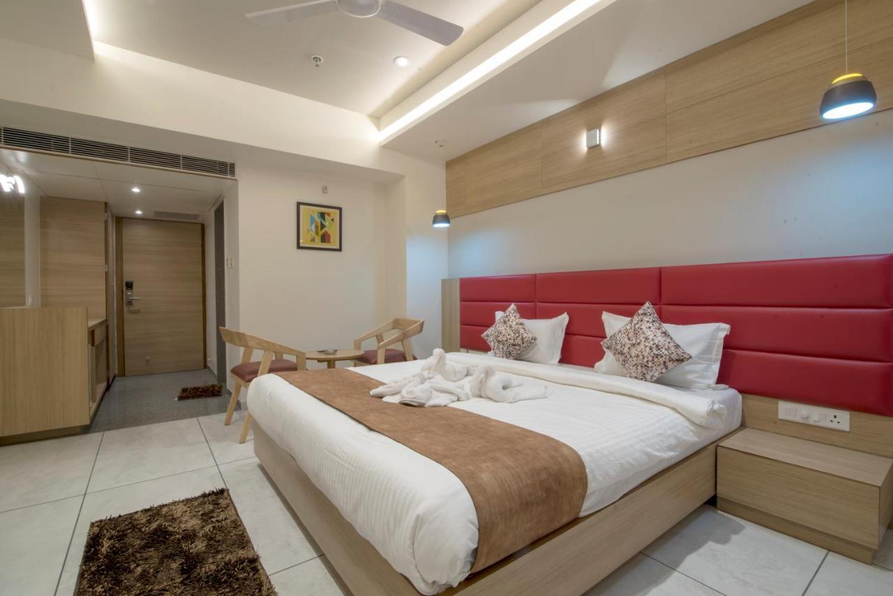 Hotel Silvera Grand Ahmadabad Zewnętrze zdjęcie