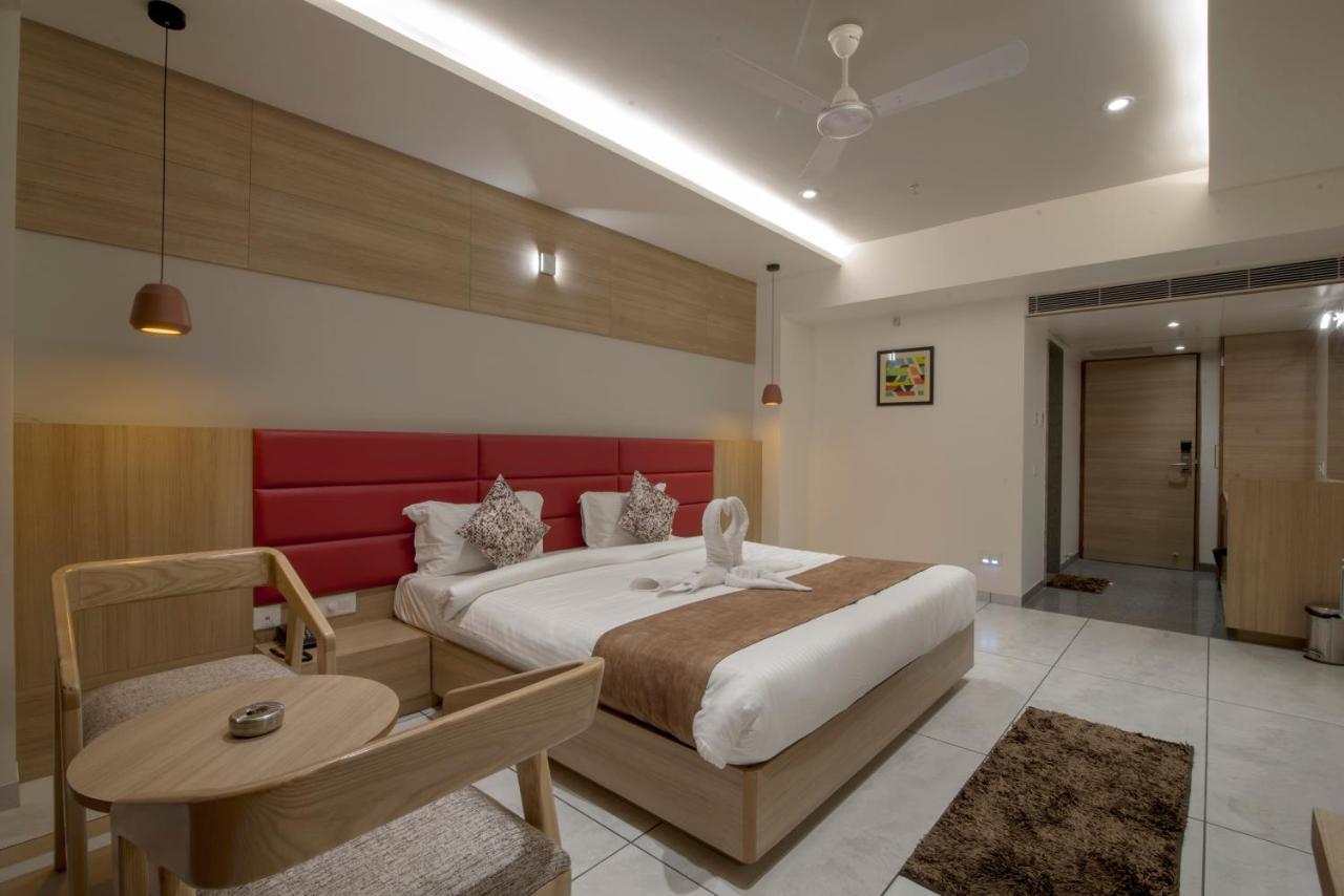 Hotel Silvera Grand Ahmadabad Zewnętrze zdjęcie