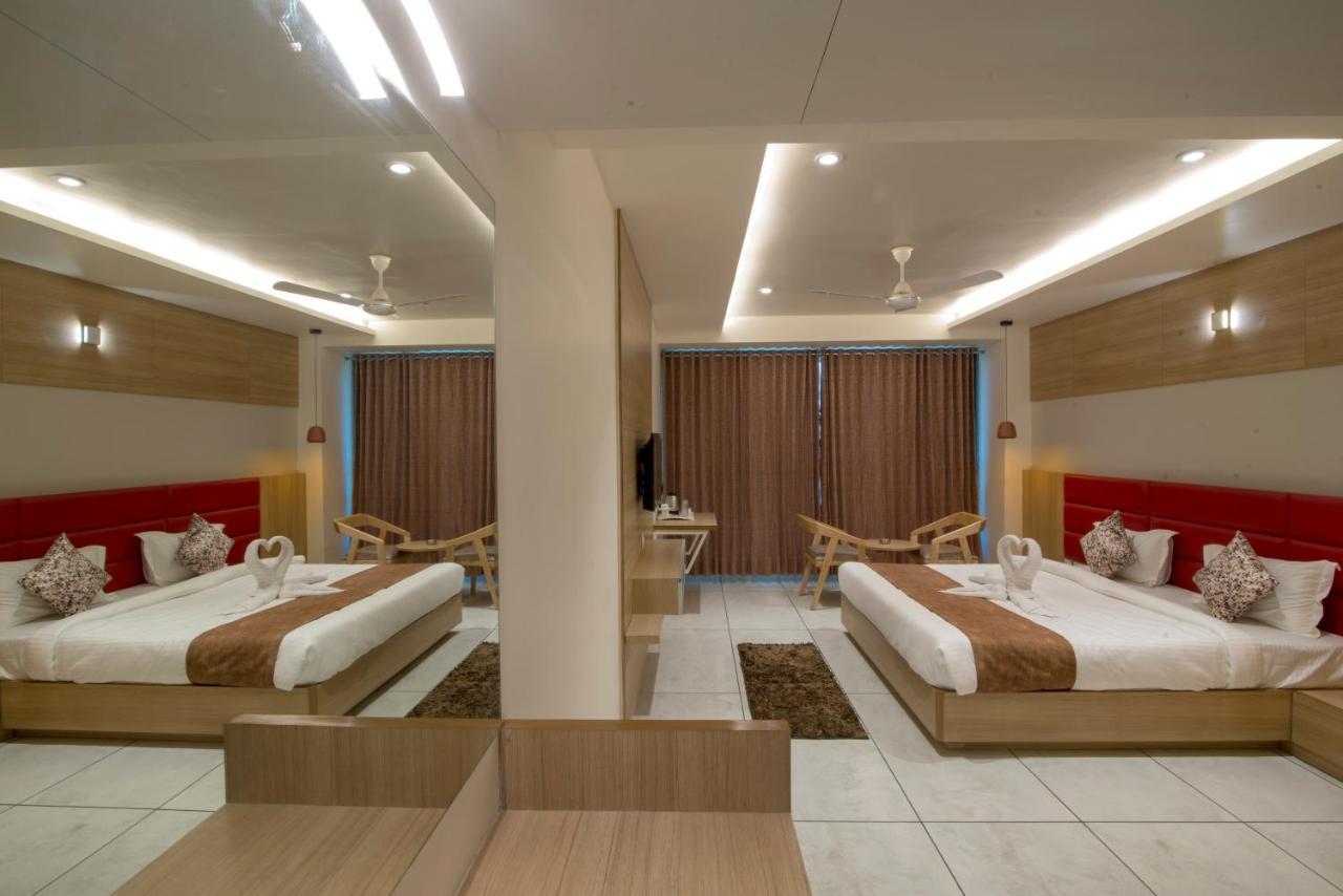 Hotel Silvera Grand Ahmadabad Zewnętrze zdjęcie