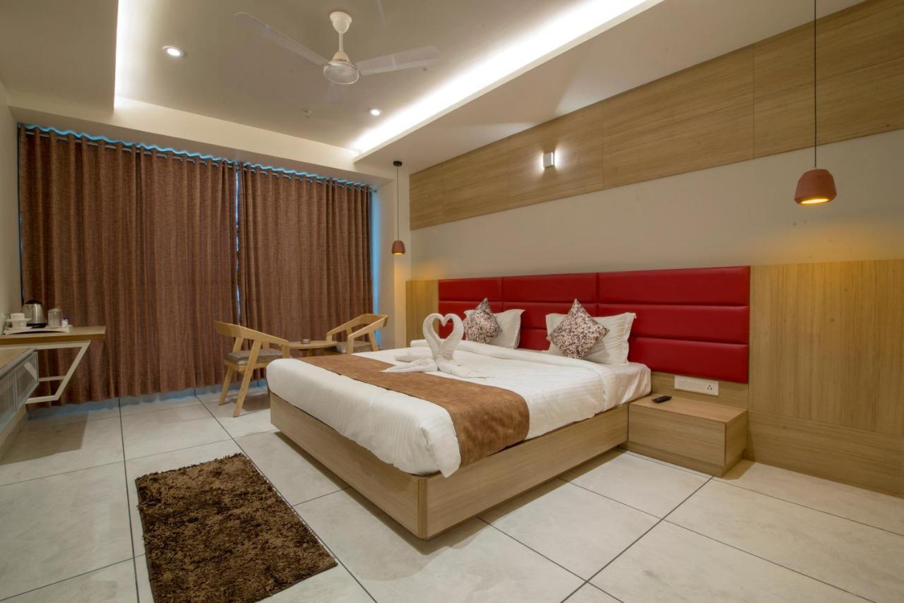 Hotel Silvera Grand Ahmadabad Zewnętrze zdjęcie