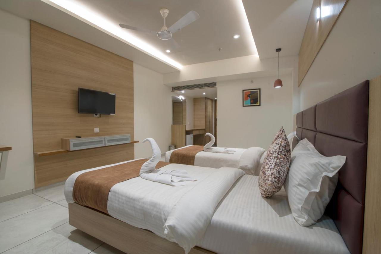 Hotel Silvera Grand Ahmadabad Zewnętrze zdjęcie