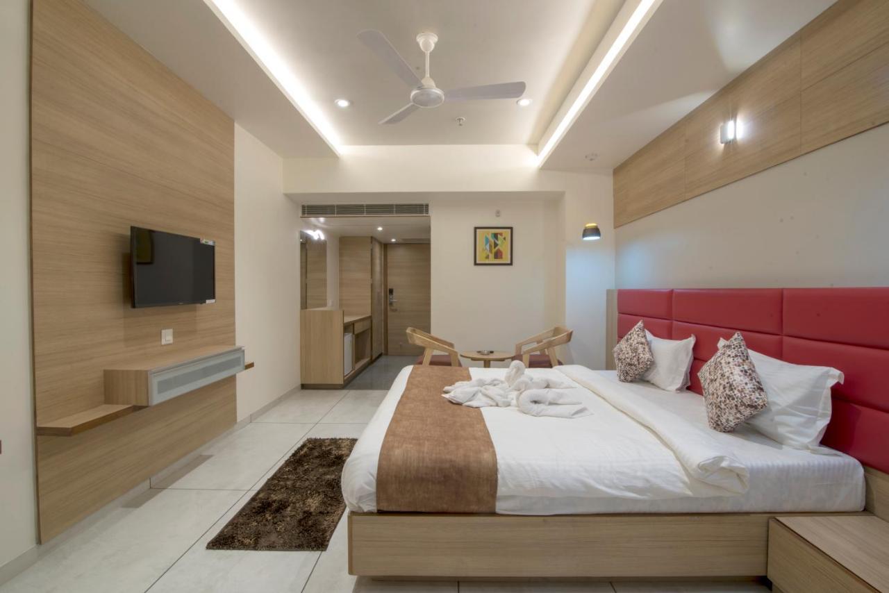 Hotel Silvera Grand Ahmadabad Zewnętrze zdjęcie