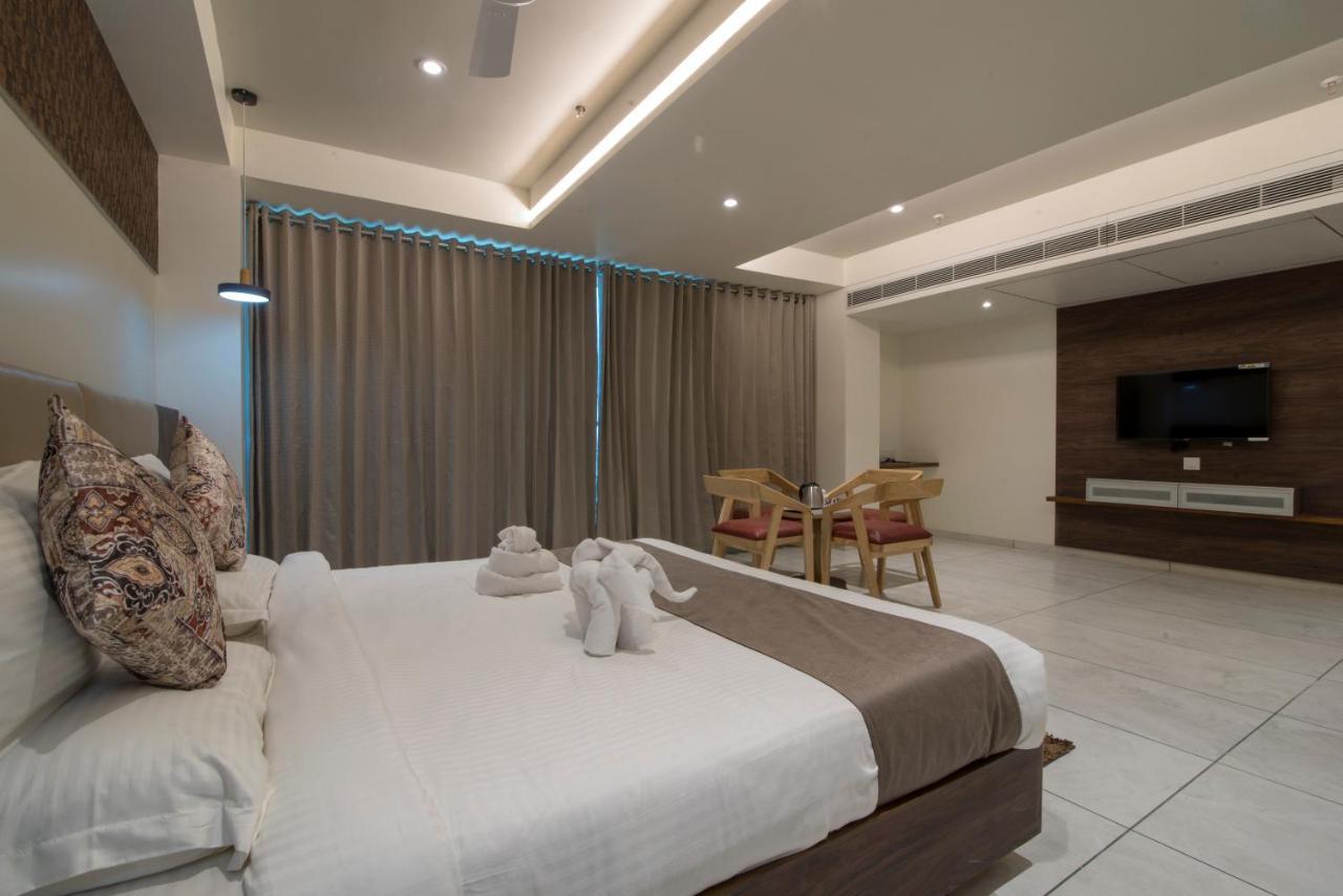 Hotel Silvera Grand Ahmadabad Zewnętrze zdjęcie
