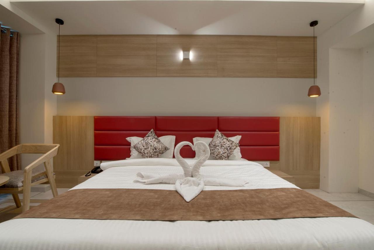 Hotel Silvera Grand Ahmadabad Zewnętrze zdjęcie