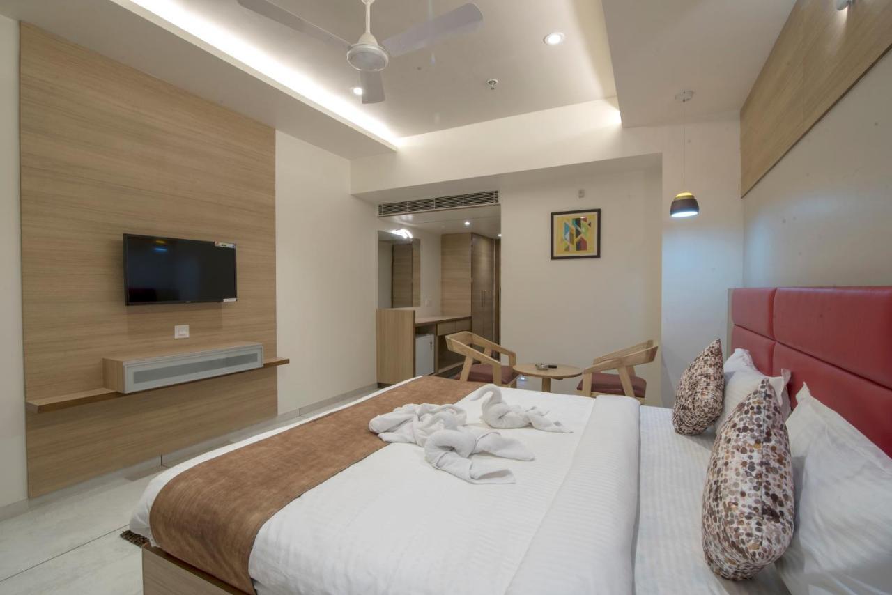 Hotel Silvera Grand Ahmadabad Zewnętrze zdjęcie