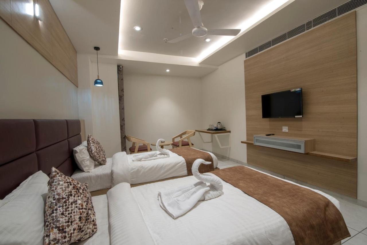 Hotel Silvera Grand Ahmadabad Zewnętrze zdjęcie