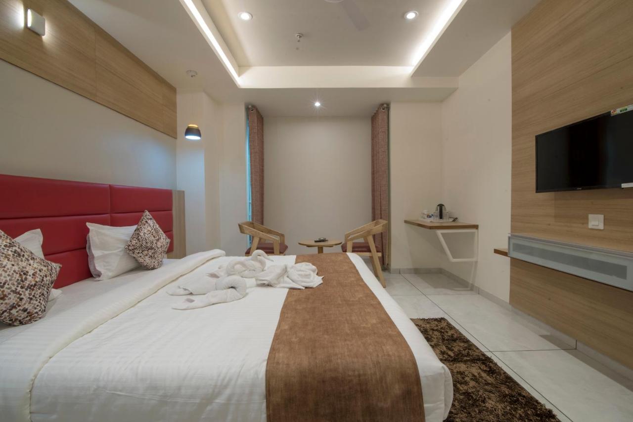 Hotel Silvera Grand Ahmadabad Zewnętrze zdjęcie