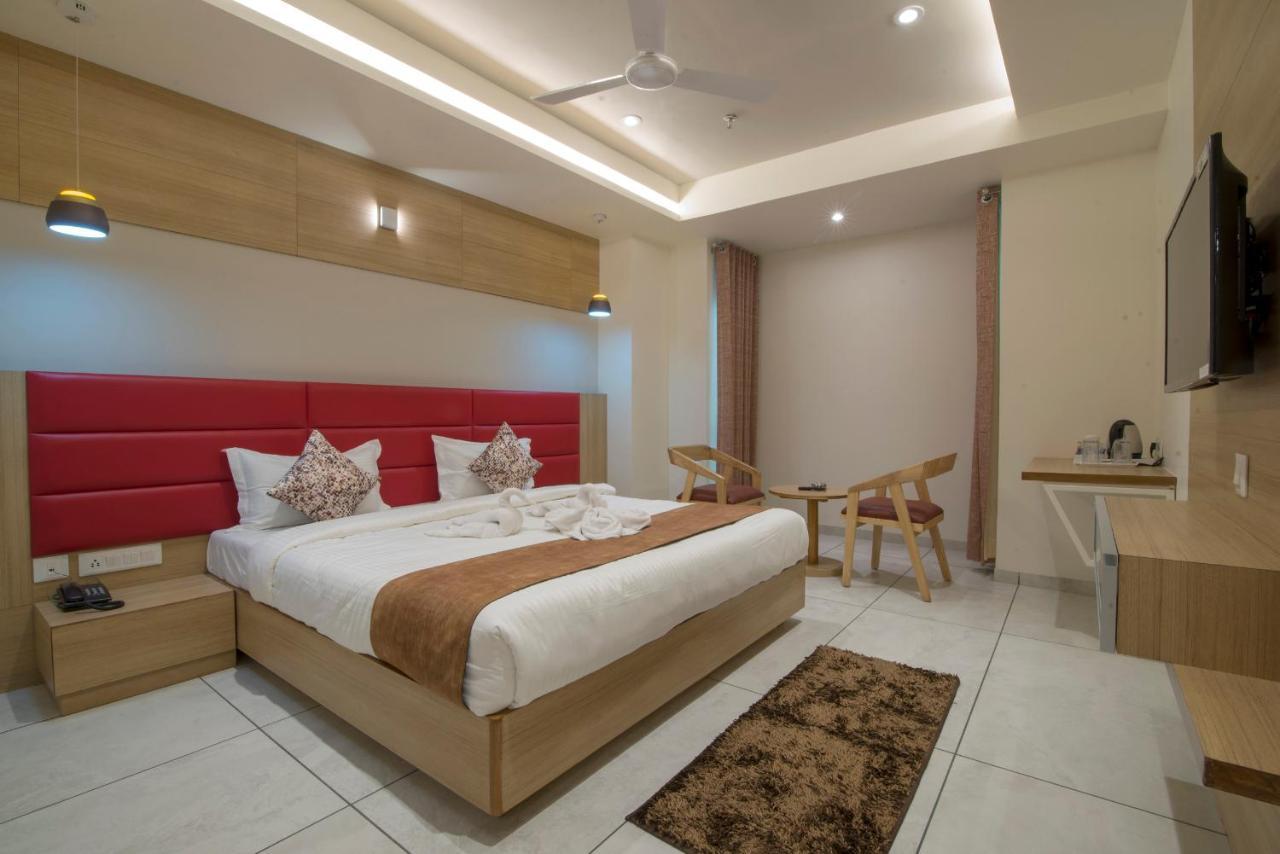 Hotel Silvera Grand Ahmadabad Zewnętrze zdjęcie